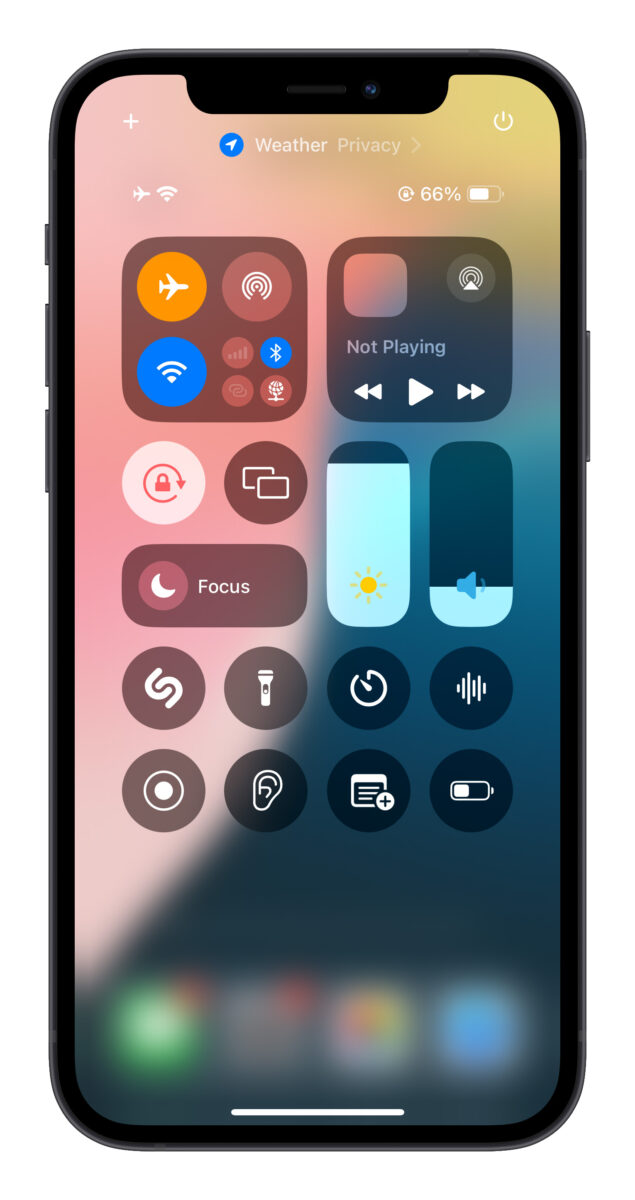 【iOS 18 新功能】控制中心大进化！功能更丰富、建立多页控制群组使用更灵活