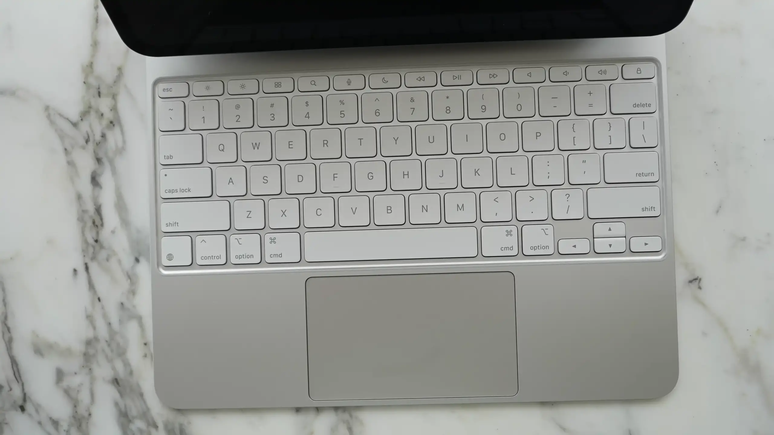 M4 iPad Pro 开箱心得：认为 OLED 屏幕赢过同类产品