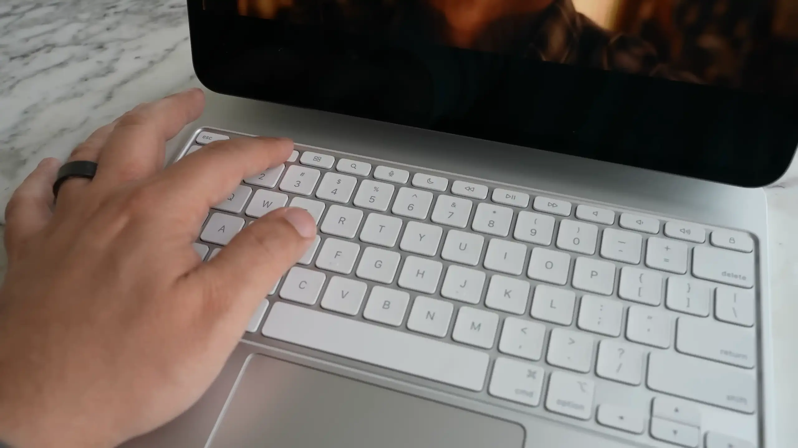 M4 iPad Pro 开箱心得：认为 OLED 屏幕赢过同类产品