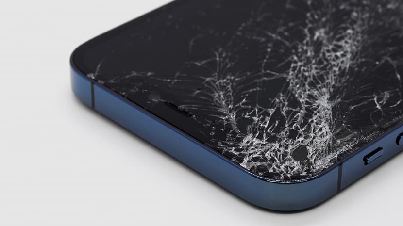 iPhone 屏幕破裂不维修继续用有哪些风险？ 5个你应该注意的问题