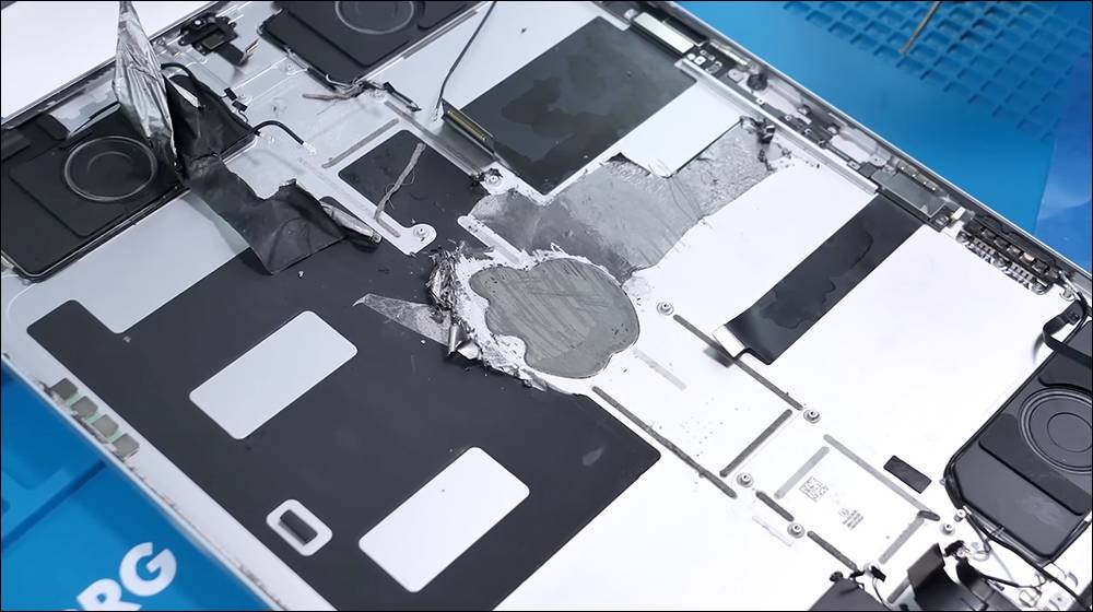 M4 iPad Pro 拆解，揭示内部铜制苹果Logo 帮助散热（同场加映：Apple Pencil Pro 拆解） - 