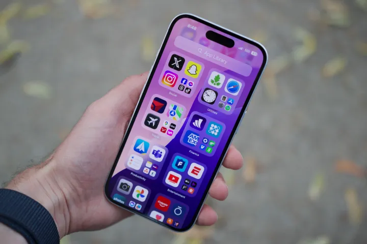 iPhone 16 对决 Pixel 9：谁是入门智能手机的最佳选择？