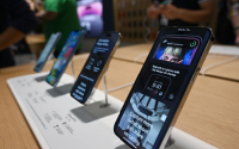 iPhone「越来越长」？ 爆料揭苹果手机未来 3 代屏幕变化