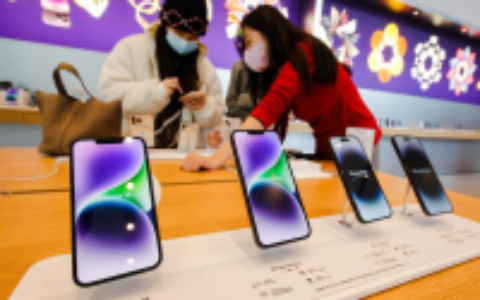 6.7吋iPhone 15 Pro Max 遭曝为历代最厚！ 一图秒懂机身尺寸跟前代差在哪