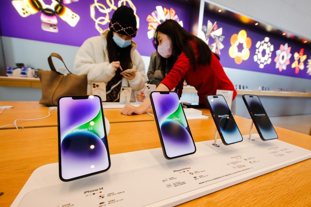 6.7吋iPhone 15 Pro Max 遭曝为历代最厚！ 一图秒懂机身尺寸跟前代差在哪