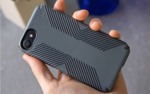 iPhone充电充到一半就卡住？苹果官方说是保护壳的问题