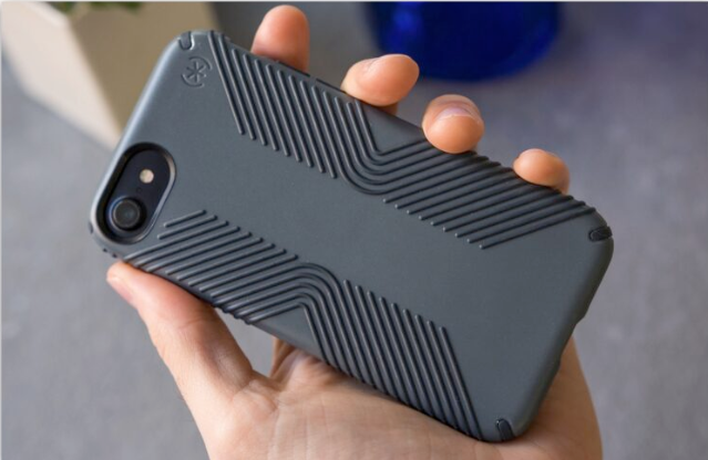 iPhone充电充到一半就卡住？苹果官方说是保护壳的问题