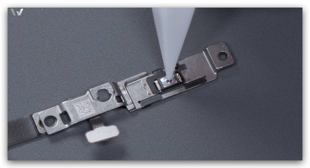 iPhone 16 Pro 拆解报告：散热有加料、16 采用金属外壳电池、相机控制钮超精密 第21张