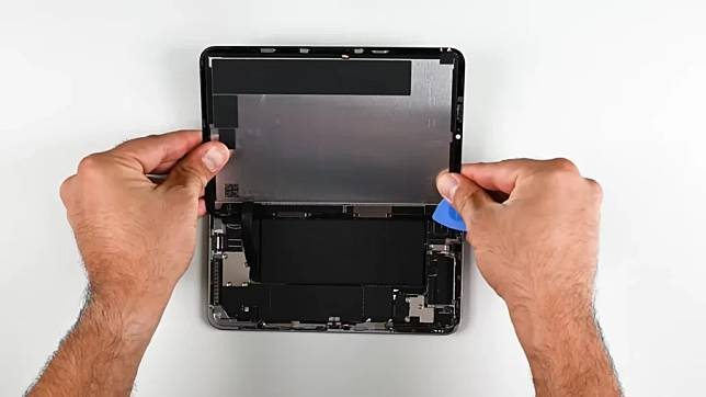 解拆 iPad mini 7 确认屏幕硬件没有更变 不过已解决「果冻」屏幕问题 第2张