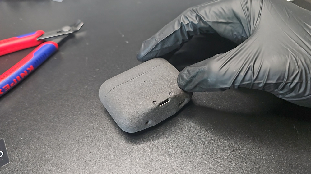 你的AirPods能升级到USB-C？只需10秒换上这款保护壳，让旧款AirPods焕然一新 第2张