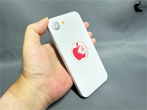 iPhone SE 4机模上手：酷似单摄版iPhone 14 第3张