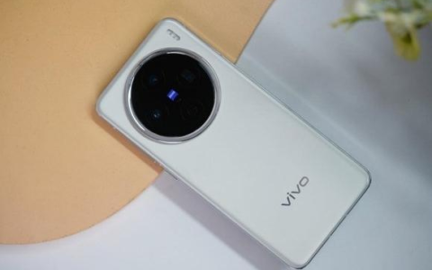 vivo X200S旗舰手机体验再升级，首曝超声波指纹与无线充齐发