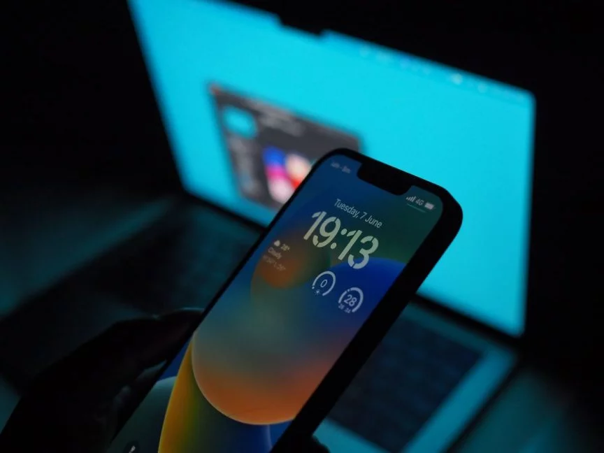 iPhone 关闭锁定时能取用的功能