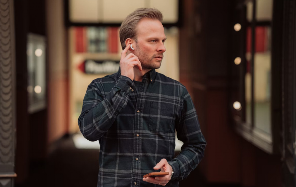 苹果语音隔离不见，通话噪音变多？ 教你开启AirPods耳机语音隔离功能！